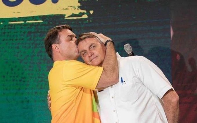 bolsonaro-define-sucessor-politico:-senador-flavio-bolsonaro-sera-candidato-do-pl-a-presidencia