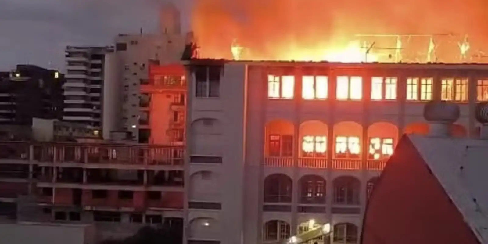 colegio-marista,-em-santa-maria-(rs),-e-atingido-por-incendio