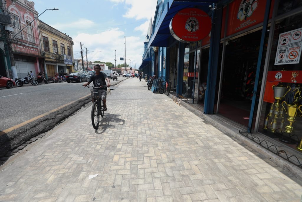 prefeitura-de-belem-ordena-e-limpa-calcadao-do-ver-o-peso