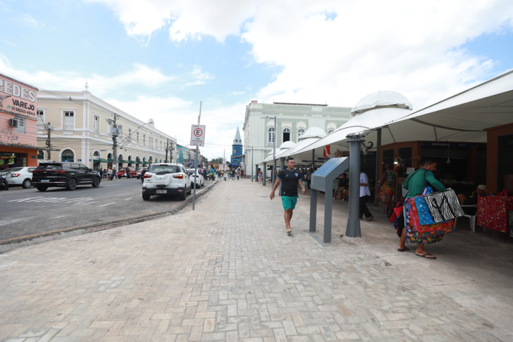 prefeitura-de-belem-ordena-e-limpa-calcadao-do-ver-o-peso