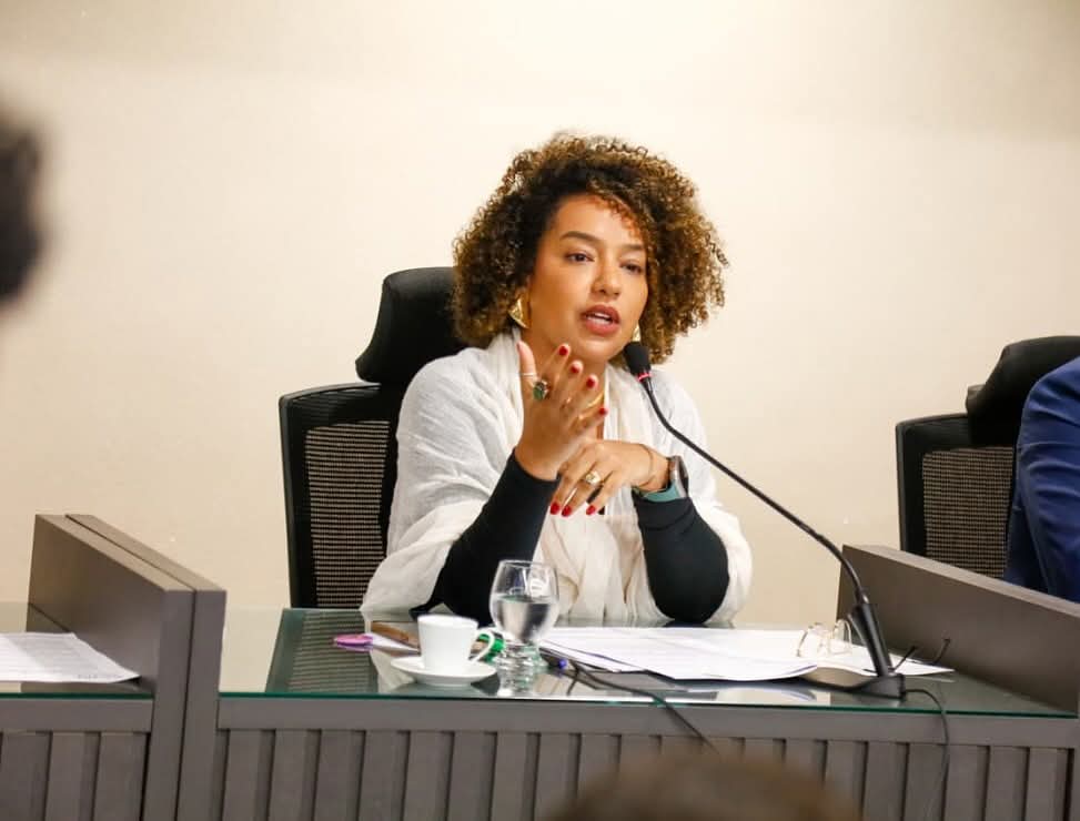 “e-silenciamento”,-diz-deputada-sobre-portaria-que-regra-conduta-de-servidores-no-para