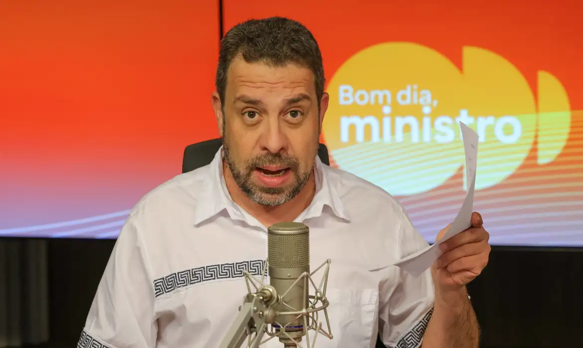fim-da-escala-6×1-deve-aumentar-produtividade,-diz-boulos