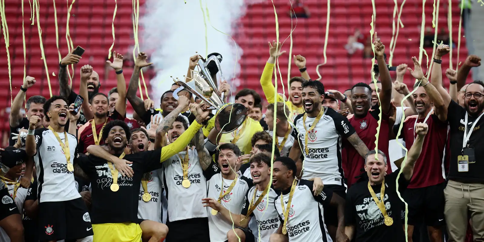 corinthians-vence-flamengo-e-e-bicampeao-da-supercopa-rei