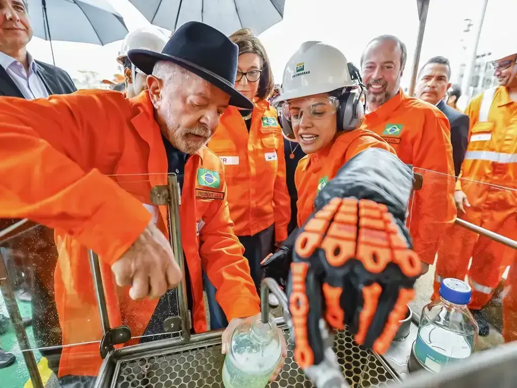 lula-mantem-ofensiva-contra-alta-de-combustiveis-e-articula-estoque-regulador