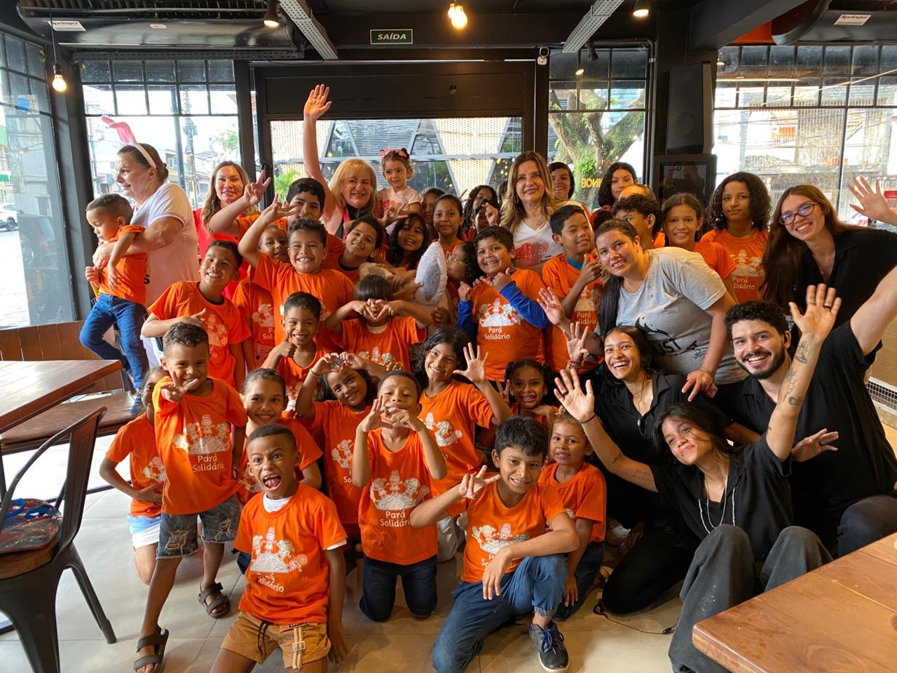 video:-grupo-amigas-solidarias-promove-tarde-de-pascoa-para-criancas-de-aguas-lindas-em-belem