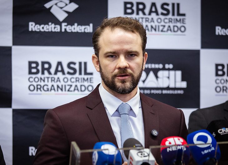 brasil-apreendeu-mais-de-1.100-armas-e-1,5-tonelada-de-drogas-provenientes-dos-estados-unidos