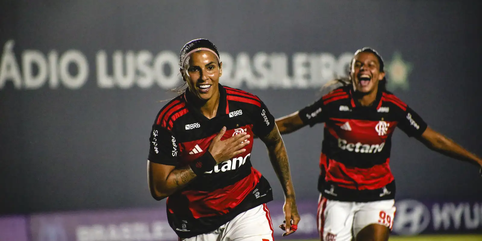 flamengo-derrota-vitoria-e-fica-perto-de-lideres-no-br-feminino