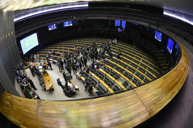 deputados-contra-o-fim-da-escala-6×1-acumulam-797-faltas-sem-justificativa-na-camara